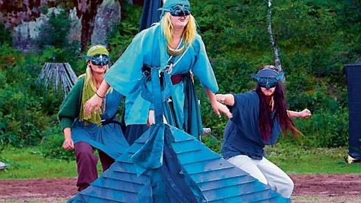 Det var totalt 1 100 personer som såg föreställningen "Hästfolket från norr" på gården Råshult utanför Hycklinge, Det var 300 fler än förra året när det var föreställningen "Bara Tara" som gick av stapeln.