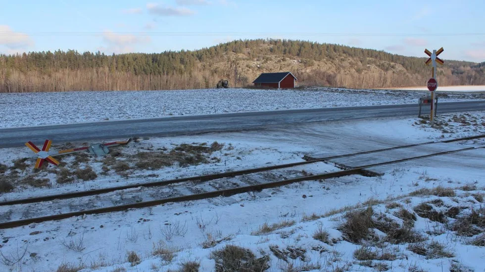 Enligt skribenten har man bara sekunder på sig att ta sig över spåret vid den olycksdrabbade korsningen efter att man uppmärksammat tåget.