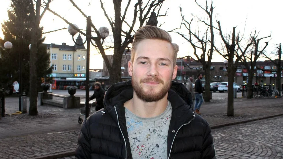 Anton Blomberg lämnar Skövde och är nu aktuell för spel i ettan med Tranås. "Han är intressant", säger Taifs sportchef Stefan Fransson.