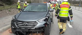 200 meter olja på riksväg 40 efter singelolycka