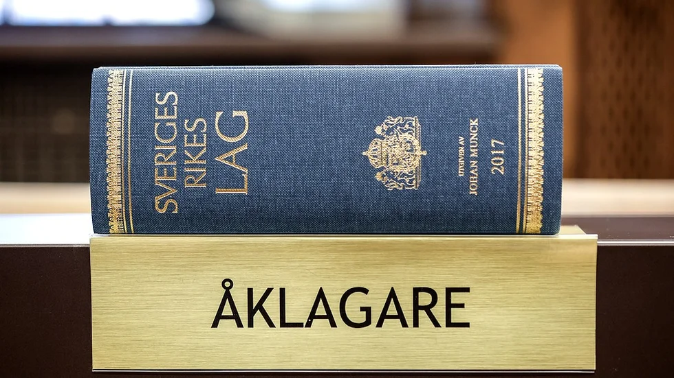 Två män åtalas efter att ha försökt ta in över 200 kilo tobak till landet.