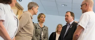 Stefan Löfven på besök i ett snökaotiskt län i dag