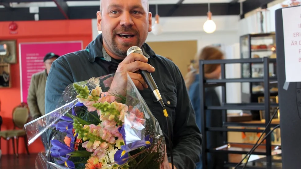 Aktiva och företagsamma Gullringsbon Johan Tildemyr har tröttnat att vänta på kommunen. Nu har han bestämt sig att bygga den efterlängtade GC-vägen i Gullringen med ideella krafter.