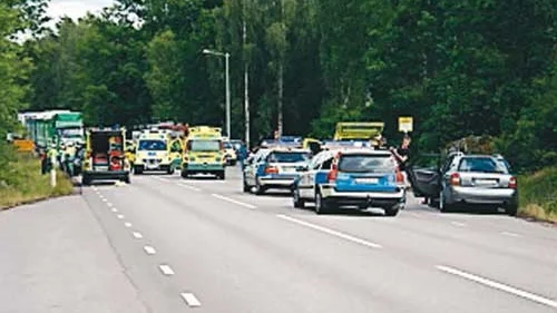 Det blev en massiv räddningsinsats när två fordon kolliderade utanför Mörlunda.