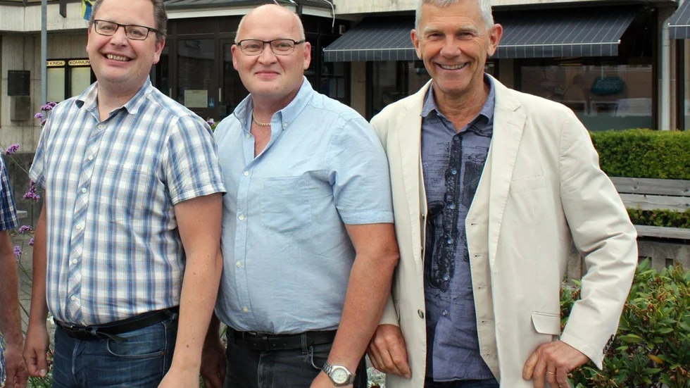 Lars Karlsson (L), Pierre Ländel (LpO) och Anders Lind (V), har många åsikter beträffande framtida bostadsförsörjningsprogram i Kinda. Foto Lars-Göran Bexell