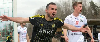 Vimmerby hakar på i serietoppen