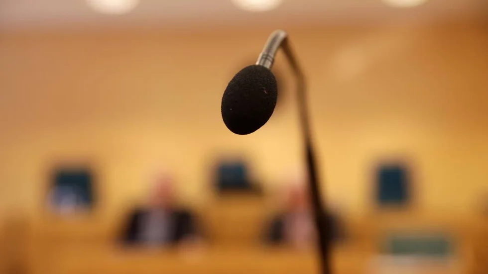 Rättsprocess. Makthavare som begår brott måste veta att rättvisan kommer ikapp dem, betonar skribenten.