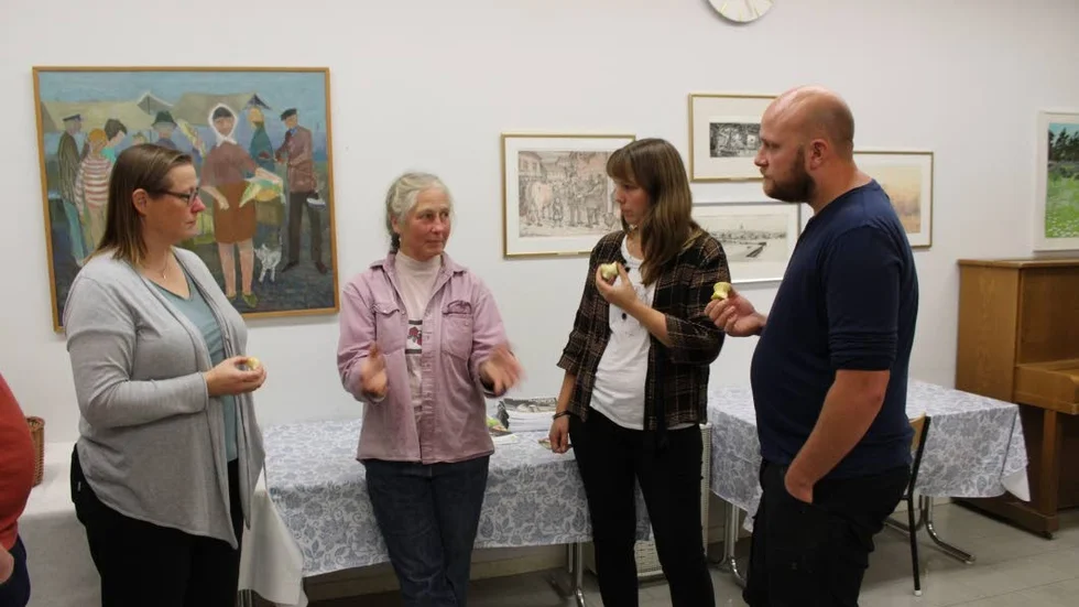 Ylva Engström Hässelstad, Eva Lis Matsson, Emma Johansson och Erik Askenberger är alla livsmedelsproducenter. De tror på  direktkontakt mellan producenter och konsumenter vilket är vad Reko-ring handlar om.