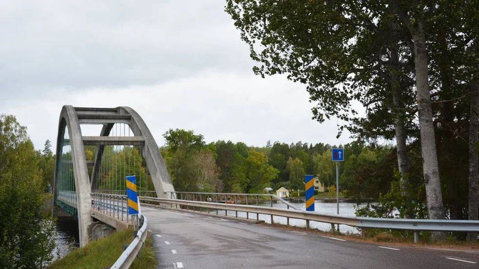 Ska rustas upp. Bron över Långsjön ska lagas.