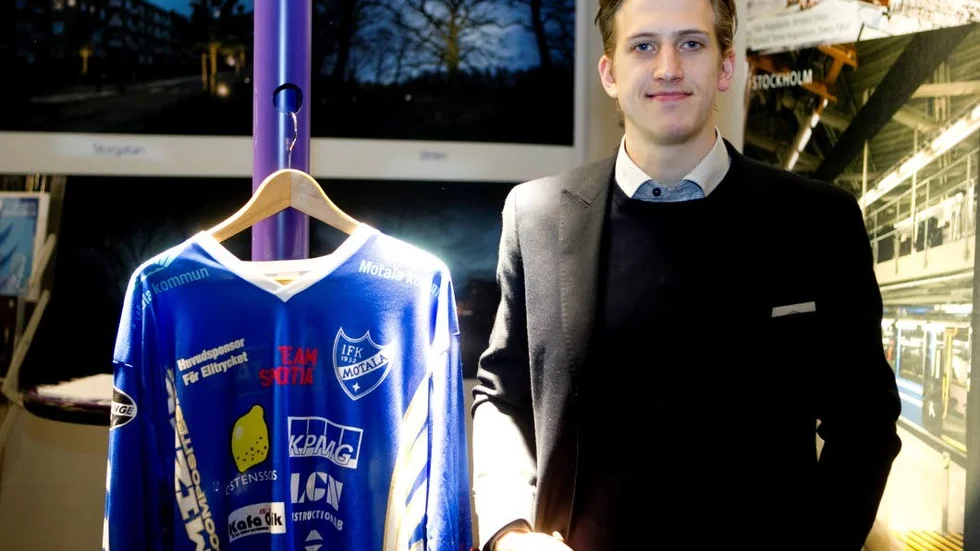 Energiknippe. Trots segerfirande halva natten såg Fredrik Lönn lika pigg ut som vanligt dagen efter matchen mot Gripen.