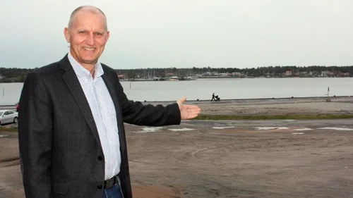 Kenneth Carlsson, säljchef för Riksbyggen Bostad Öst, ser fram emot att försäljningen av bostadsrätterna kommer att starta under hösten. "Det här är Riksbyggens bästa tomt i Sverige just nu".