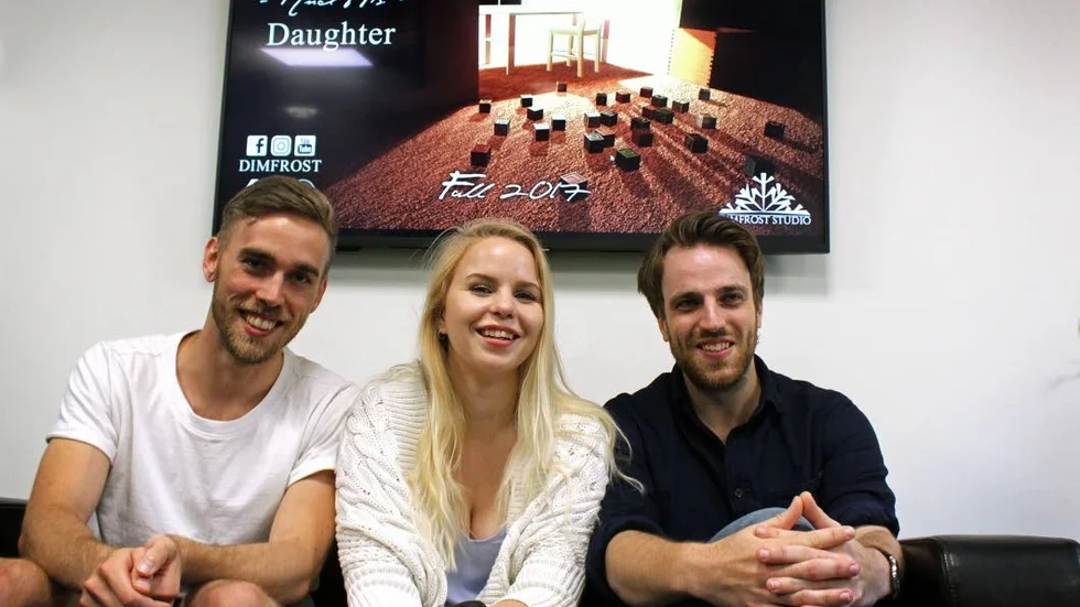 Lanserar. Nu öppnar East Sweden game i Ebbepark. Och  Mikael Lindhe, Ellinor Morén, Fredrik Sellden (vd) på spelstudion Dimfrost som släpper spelet "A writer and his daughter" vid invigningen.
