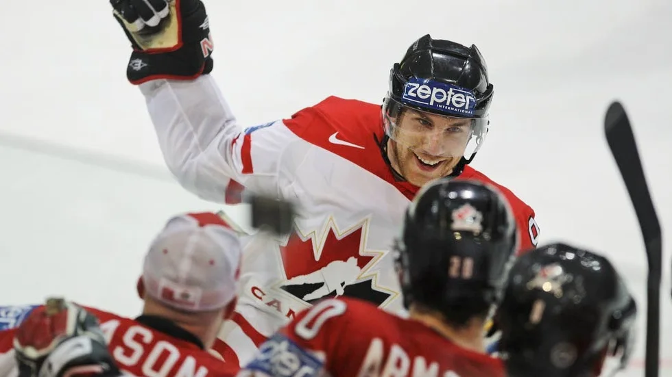 Derek Roy ansluter till LHC.