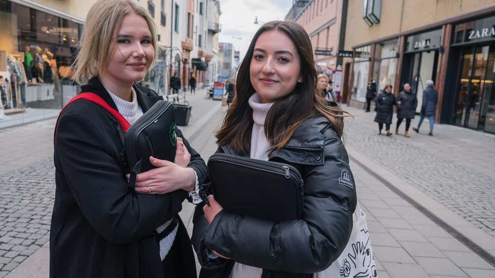 Klara och Selma tycker att det är jättebra med tydlig lista - men konstaterar att den känns tuff. "Är det för ouppnåeligt finns risk att man ger upp direkt, säger Klara.