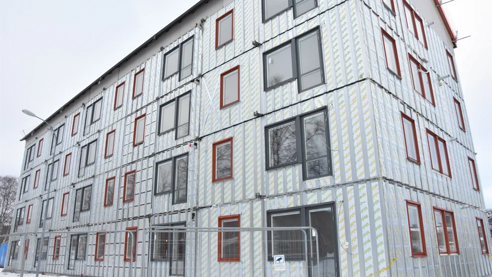 1 september är det inflyttning i lägenheterna på Länsmansgränd. Huset består fyra våningar med hiss och totalt 24 lägenheter.