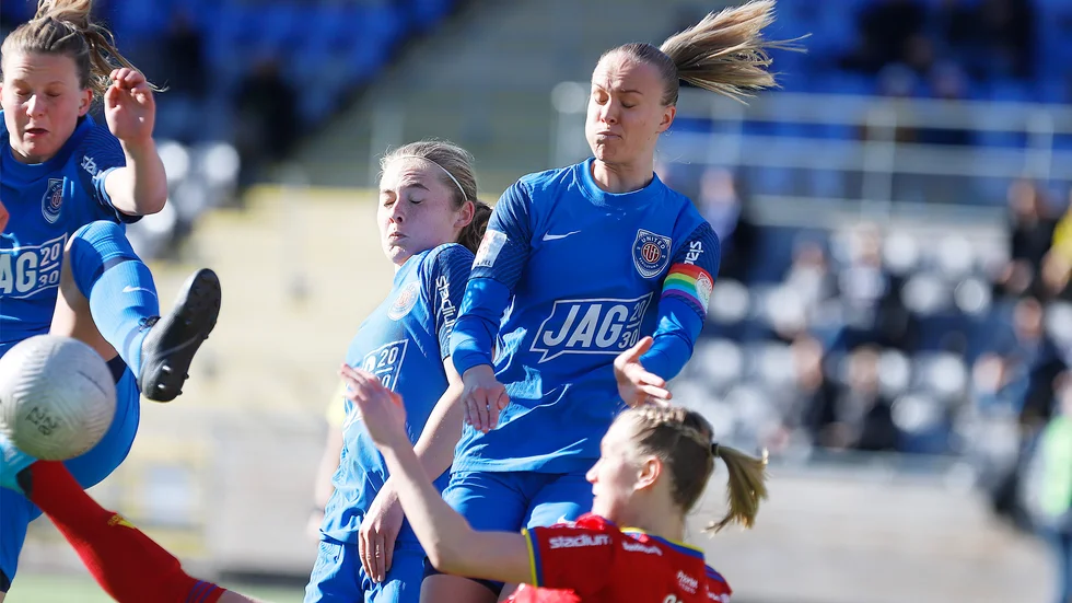 "Det känns jättebra, det var ett mål vi haft under försäsongen att ta oss till semifinal", säger United-kaptenen Matilda Plan efter matchen.