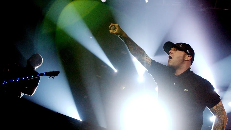 Limp Bizkit med sångaren Fred Durst kommer till Fyrishov i augusti.