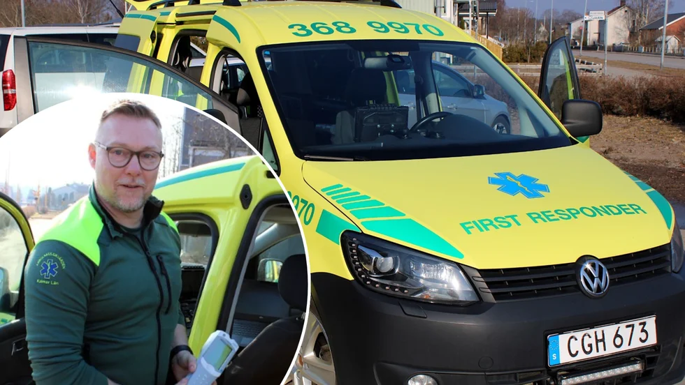 Daniel Loftby är en av ambulanssjuksköterskorna som bemannar bedömningsbilen. I bilen finns bland annat en maskin för patientnära analys som gör det möjligt att mäta troponin hos hjärtpatienter.