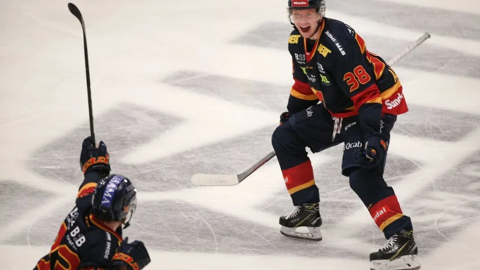 Djurgårdsjubel av Olle Alsing, t h, och lagkamraten Linus Hulthström.