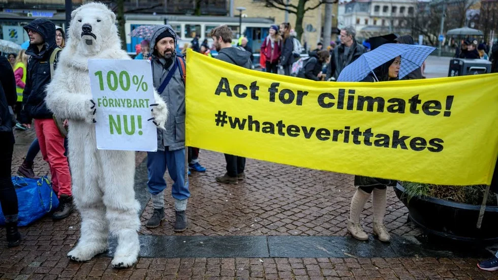 Vi har nog med kunskap om klimatförändringar men saknar mod att erkänna det, skriver Carl Åborg.
