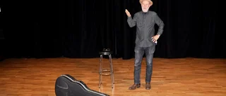 Han bjuder på rock’n’roll-revy