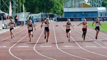 Final Flickor 12. Fv: Ellen Norström Alunda SK, Alva Wolwan Uppsala IF, Lotta Weyhenmeyer Uppsala IF, Elsa Sild Löhman Uppsala IF, Sigrid Karlsson Uppsala IF, Agnes Nilsson Rånäs 4H, Moa Boström Müssener Uppsala IF, Jenny Zettergren Hagunda IF Friidrott.