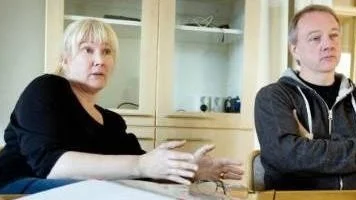 Johan Hedlund och Catharina Samuelsson Panula på smittskyddsenheten använder sig av olika metoder för att identifiera människor som misstänks bära på klamydia
