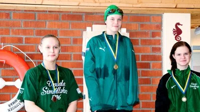 Upsala Simsällskap medaljörer på 50m ryggsim i åldersklassen 15-16 år: Rebecka Bankefors segrade före Ellen Holmberg och Wilma Blom.