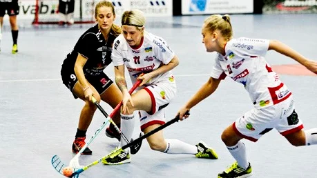 FBC Uppsala-Huddinge hockey i Alianshallen,nr 9 i FBC
Julia Blomqvist motar bollen