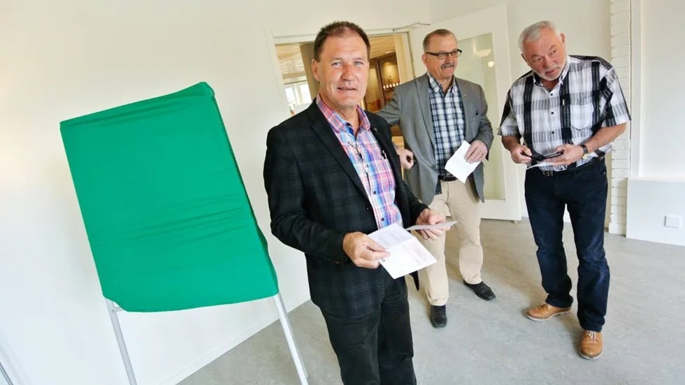 Viktigt val. EU-valet borde vara lika viktigt som de övriga valen, sa Bengt-Olov Eriksson (S) och förtidsröstade tillsammans med partikamraterna Göran Carlsson och Lars-Peter Hållstrand.