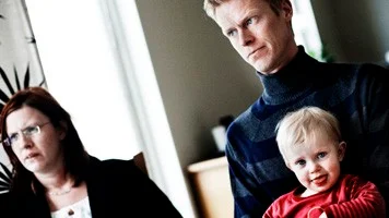 Therése Allard och Niclas Olander med dottern Mathilda.