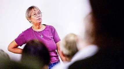 Ät animaliska fetter och få kolhydrater. Det rådet fick åhörarna på Studiefrämjandet Vuxenskolan där "fettdoktorn" Annika Dahlqvist föreläste på måndagskvällen. Den omsusade läkaren har skapat många rubriker den senaste tiden.