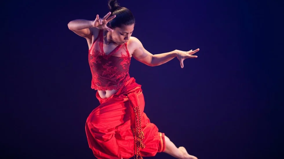 Konserthuset. Angga Mefri imponerade i sin far Nan Jombangs koreografi i dansfestivalen i helgen.