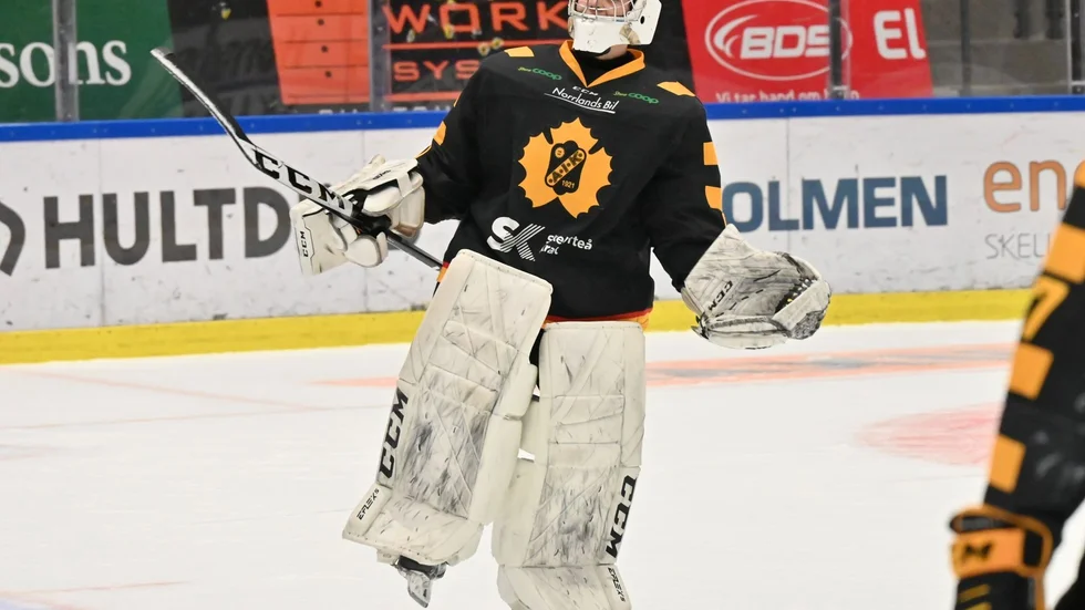 Skellefteå AIK:s målvakt Lucas Johansson blev stor matchhjälte i straffläggningen.
