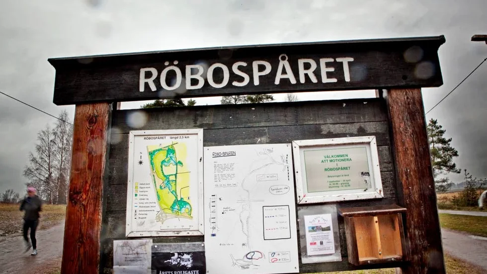 I slutet på juli ska mannen ha tagit tag i tre olika kvinnor vid Röbospåret i norra Uppsala.