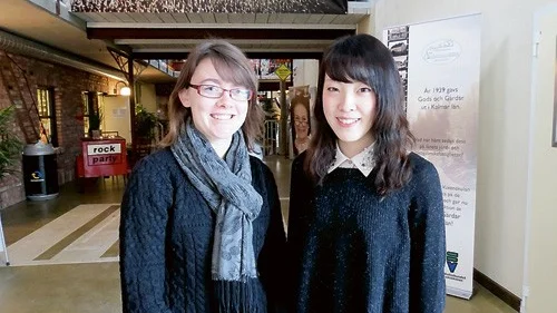 Glynnis MacDonald och Sumire Niki trivs på utbildningen i Hultsfred.