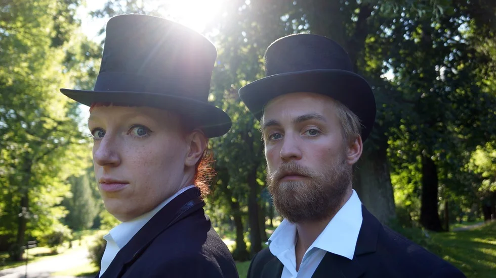 Josefin Johansson och Robert Noack i Drottningsylt. Foto: Pressbild/Östgötateatern
