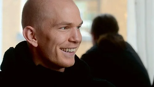Ser fram mot säsongstarten. Jonatan Carlson är ny i Gullringens GoIF och det finns förutsättningar för att han kan sätta ett rejält avtryck i sin nya klubb.