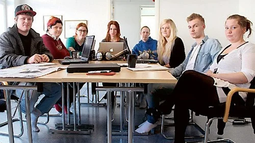 Nytt ungdomsprojekt. Sju ungdomar ska sätta fokus på andra ungdomars situationer i ett arbetsmarknadsprojekt som genomförs av Virserums Konsthall. Från vänster: Kevin Amilund, Clars Rälg, Alexandra Enqvist, Karolina Stenström, Andreas Wisberg, Anna Tunek, Kalle Johansson och Jennie Isaksson.