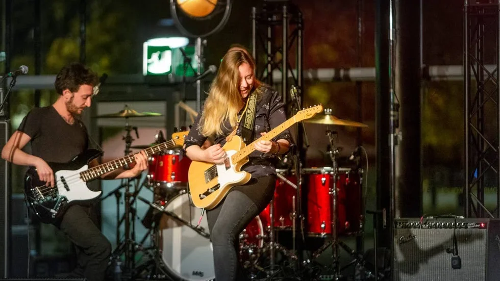 Joanne Shaw Taylor förvaltar den brittiska bluesvågen perfekt. Här med basisten Luigi Casanova.