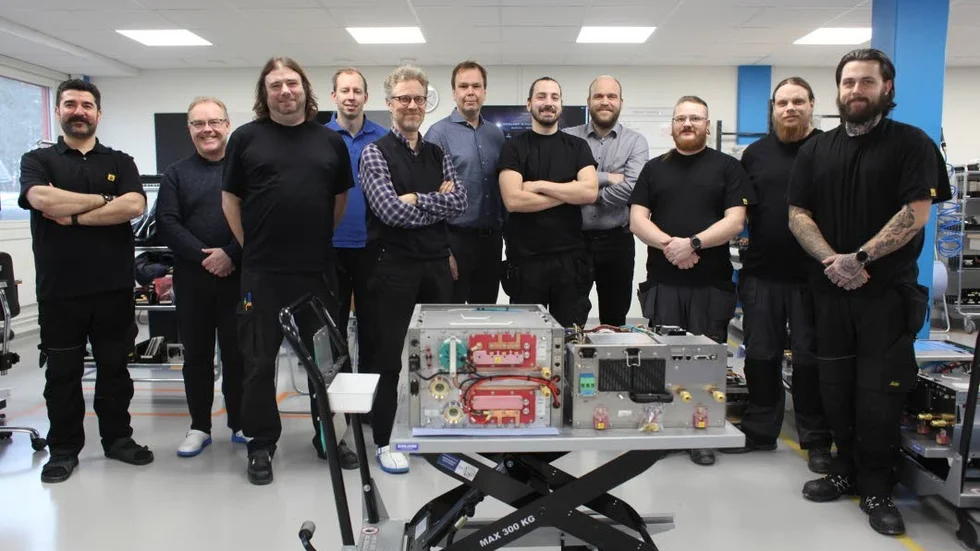 Här är några av den anställda i Uppsala. Från vänster Sarhez Faraj, chef montering och test, Anders Larsson, affärsområdeschef medtech, Andreas Axelson, montör, Mikael Sannefur, testingenjör. Klas Elmquist, utvecklingschef, Fredrik Mella, vd, Jasmin Becirovic, montör, Andreas Wallner, produktionschef, David Koivumaa, montör, Stefan Bergvall, montör och Joshua Södervall, montör.