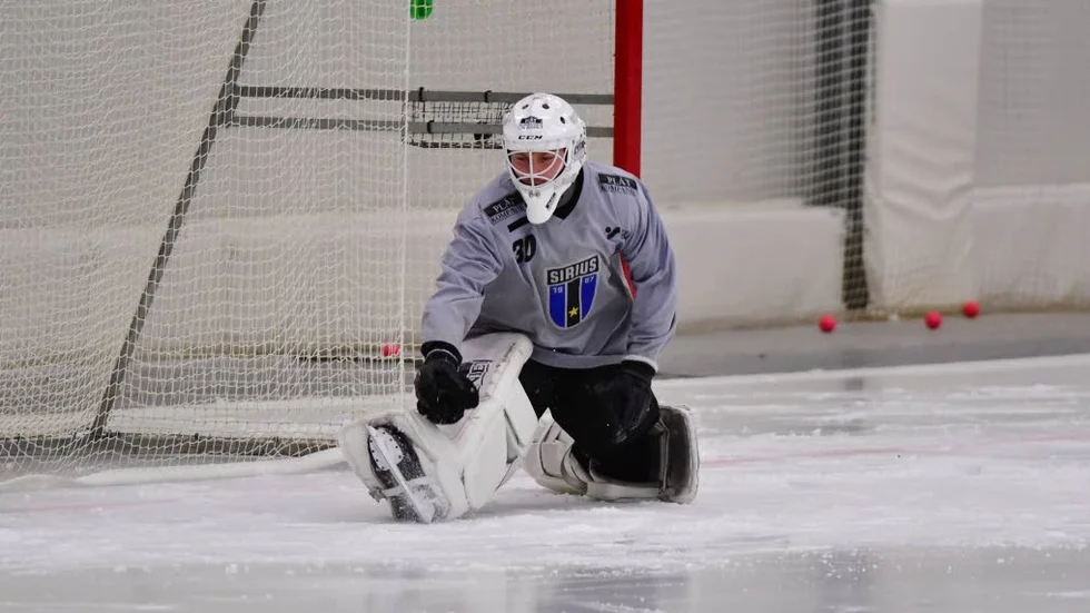 Erik Persson vaktar målet i Sirius match mot Bollnäs på Sävstaås.