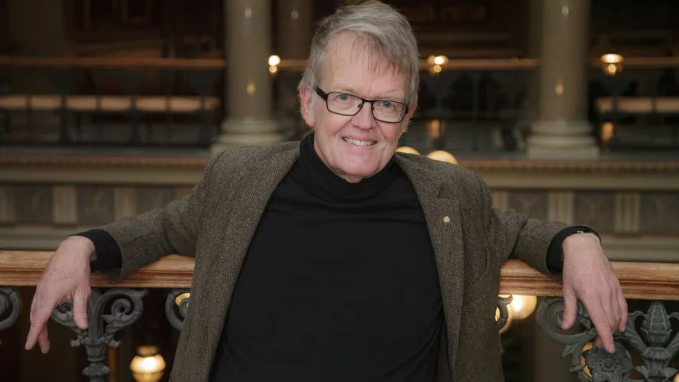 Gunnar Wetterberg bjuder på en trivsam vandring genom skogens historia, menar Kurirens recensent.