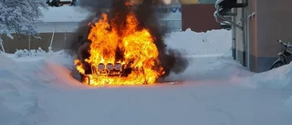 Uppdaterad: Fullt utvecklad bilbrand