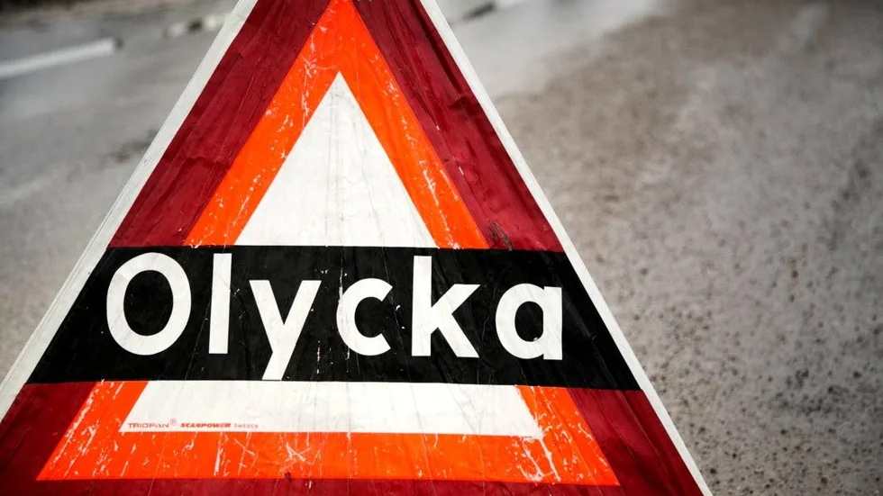Flera till sjukhus efter trafikolycka.