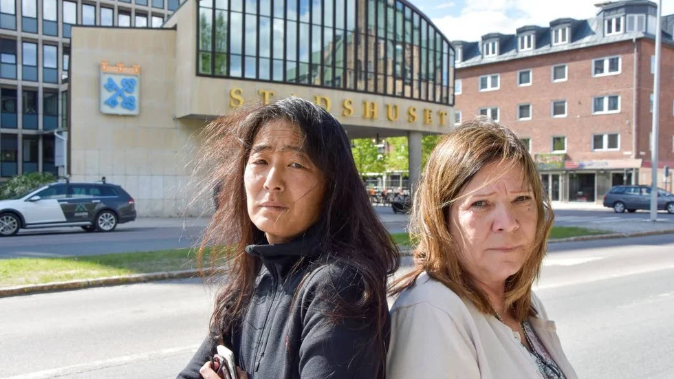 Sofie Wohlin och Britt-Inger Jonsson är besvikna för att undersköterskor inom trygghetslarm, nattpatrullen och resursteamet inte får ta del av det utlovade lönelyftet.