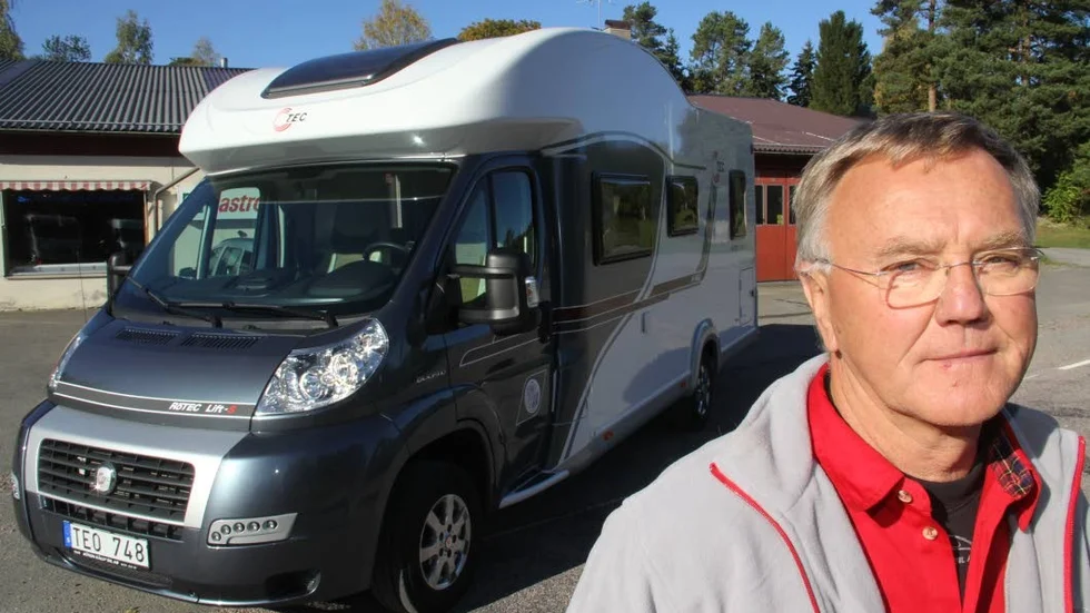 Avigt läge. Sören Käll lyckas med bedriften att sälja husbilar i miljonklassen mitt ute i skogen.