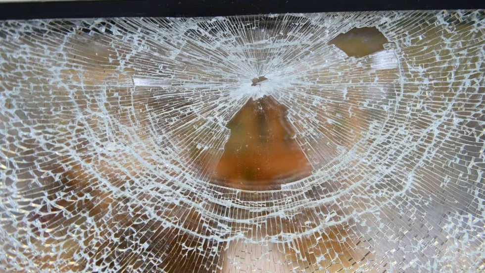 Brandbomb. Ett planerat flyktingboende i  Upplands Väsby attackerades i veckan, och på platsen fann man en brandbomb.