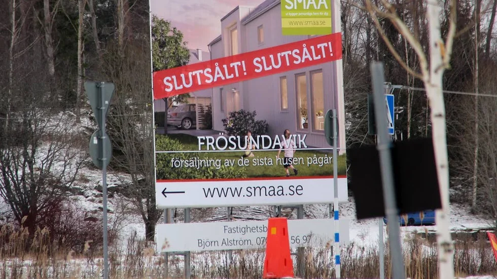 Får vänta till hösten. Frösundaviksområdets utbyggnad började planeras i mitten av 00-talet. Idag är det ett stort bostadsområde med många barnfamiljer. Förskolan är dock ännu inte klar.