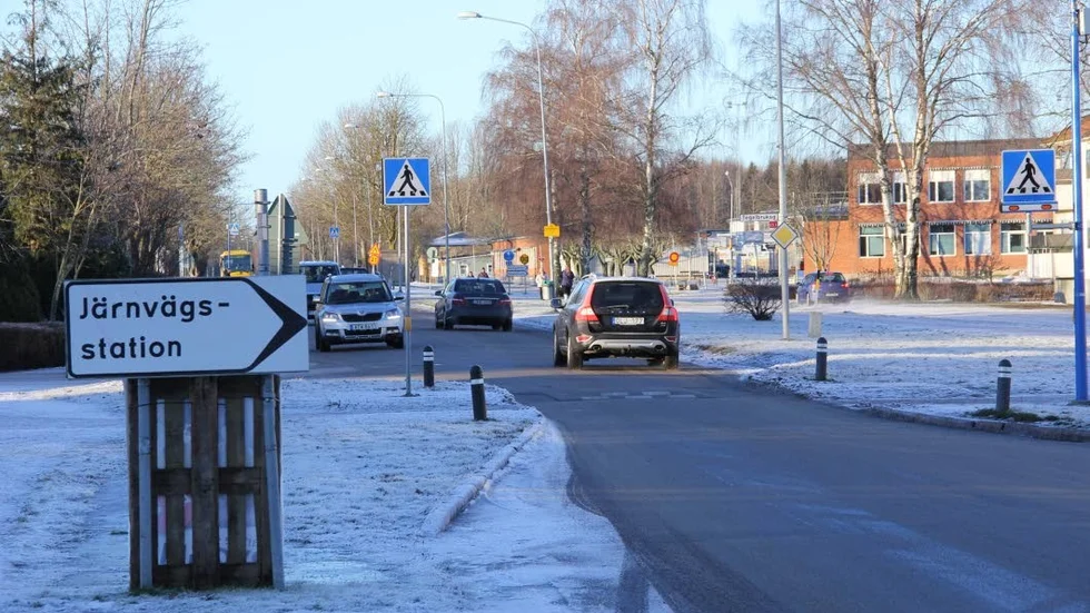 Här kan Gävlevägen komma att breddas igen med en refug mitt i. Foto: Peter Frisberg